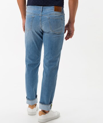 BRAX Regular Jeans 'Chuck' in Blauw: terug