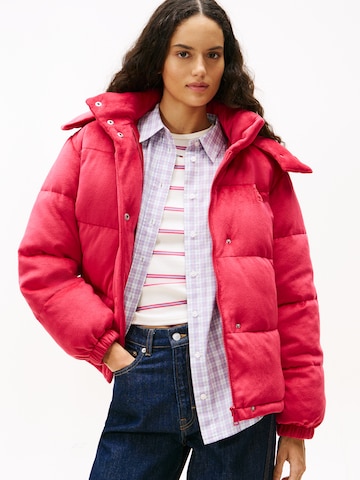 Tommy Jeans Between-season jacket in Red: front