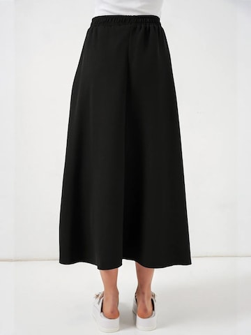 Bigdart Skirt in Black