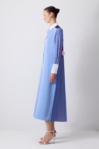 Robe-chemise Touche Prive en bleu : devant