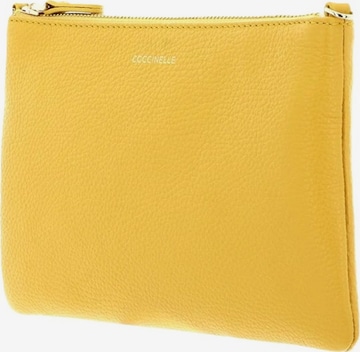 Coccinelle Schultertasche 'E5MMA55F401' in Gelb: Vorderseite