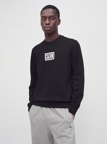 Calvin Klein Jeans - Sweatshirt em preto: frente