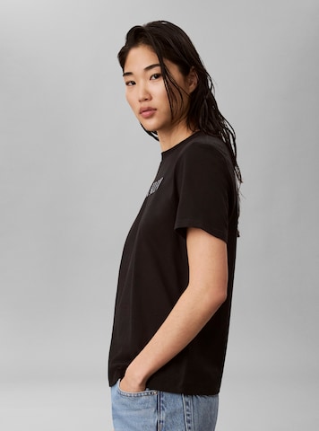 Calvin Klein Jeans Тениска 'CLASSIC VARSITY' в черно