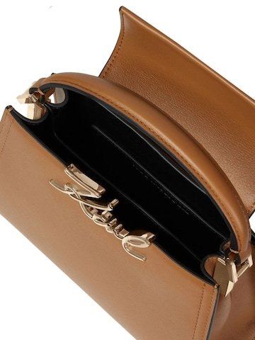 Karl Lagerfeld Käsilaukku 'Karl Lagerfeld Sac Bandoulière Signature Mini Cuir Caramel' värissä ruskea
