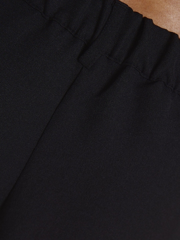 Bershka Tapered Cargo nadrágok - fekete