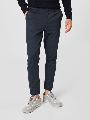 Coupe slim Pantalon à pince 'Club texture pants' Kronstadt en bleu : devant