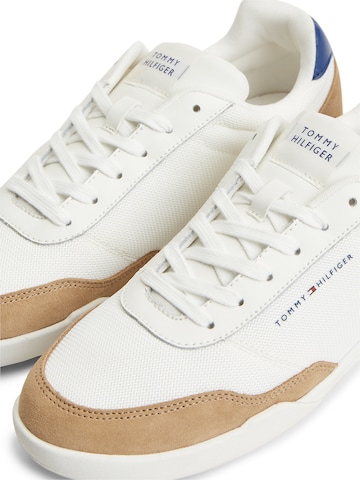TOMMY HILFIGER Sneaker in Weiß