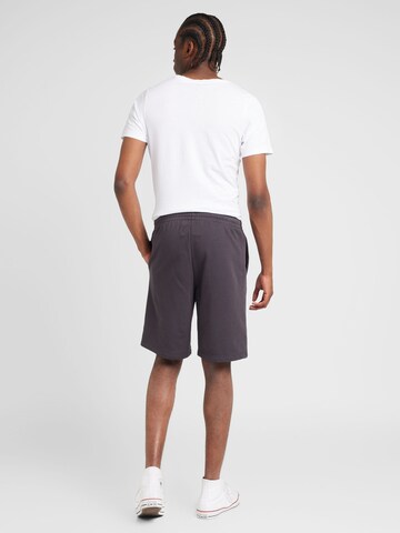 regular Pantaloni di Champion Authentic Athletic Apparel in grigio