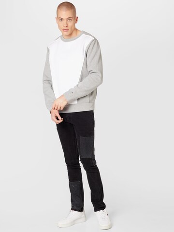 Tommy Jeans Sweatshirt in Grey