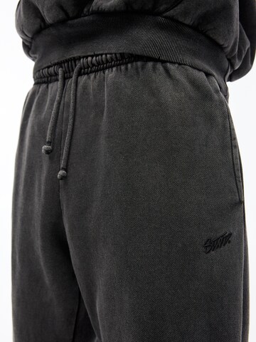 Loosefit Pantalon Pull&Bear en gris