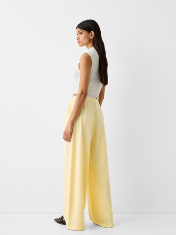 Bershka Wide leg Pleat-front trousers in Yellow