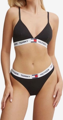 TOMMY HILFIGER Kalhotky 'Tommy Hilfiger Red Thong' – černá: přední strana