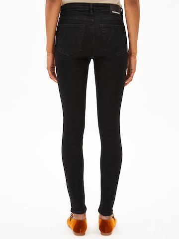 ARMEDANGELS - Skinny Vaquero 'Tillaa' en negro: frente