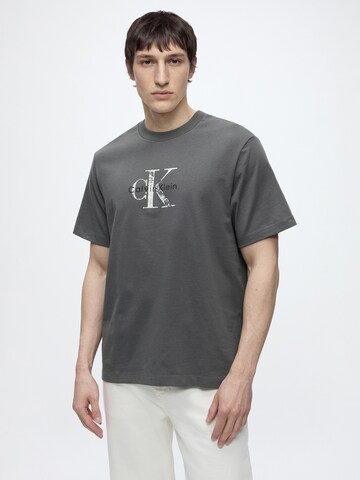 Calvin Klein Jeans Μπλουζάκι '20s' σε γκρι: μπροστά