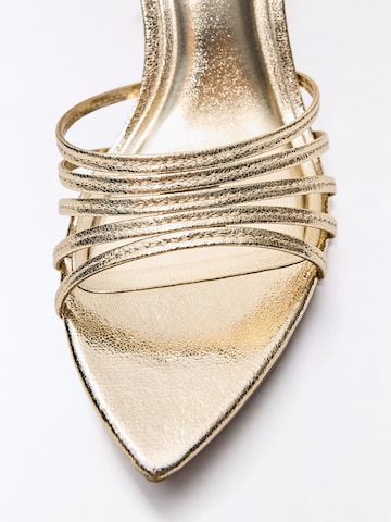 Bershka Remmisandaalit värissä kulta