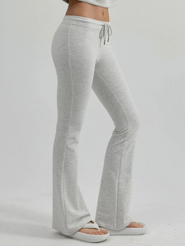 Busem - Flared Calças em cinzento