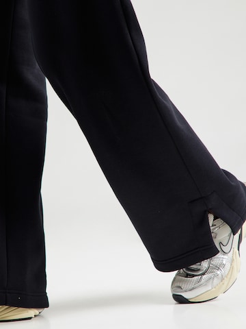 Nike Sportswear Szabványos Nadrág 'Phnx Flc' - fekete