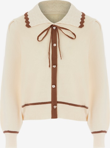 Geacă tricotată de la NAEMI pe alb: față