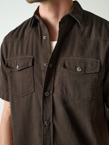 Regular fit Camicia di Next in marrone