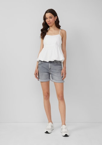 QS Slimfit Shorts 'Abby' in Grau
