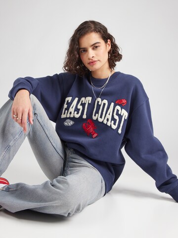 Abercrombie & FitchSweater majica 'DESTINATION' - plava boja: prednji dio