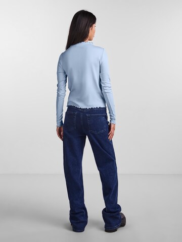 Maglietta 'PCNICCA' di PIECES in blu