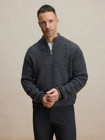 DAN FOX APPAREL Pullover 'Gabriel' in Grau: Vorderseite
