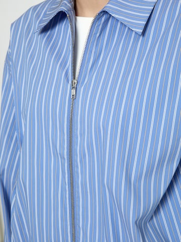 Peppercorn Tussenjas 'Hanna' in Blauw