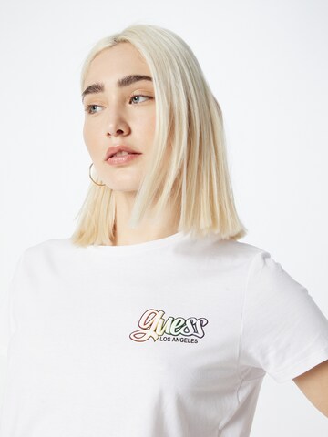 Tricou 'Rainbow Cherry' de la GUESS pe alb