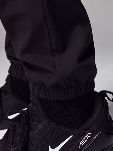 Next - Tapered Pantalón deportivo en negro