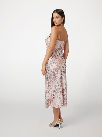 GUESS Kleid in Pink