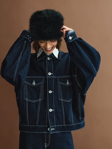 Bershka Beanie in Black