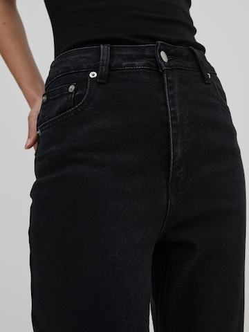 EDITED Regular Jeans 'Mirea' in Schwarz