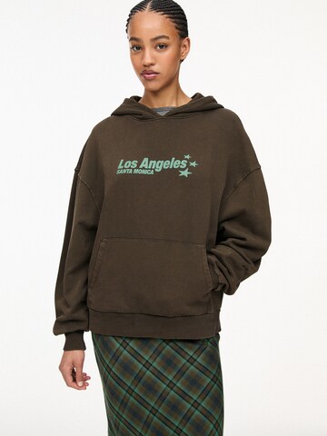 Pull&Bear Sweatshirt in Brown: front