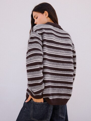 Bershka Sweater in Grey: back