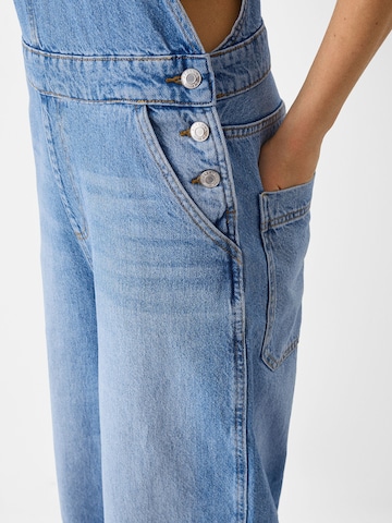 regular Jeans con pettorina di Bershka in blu