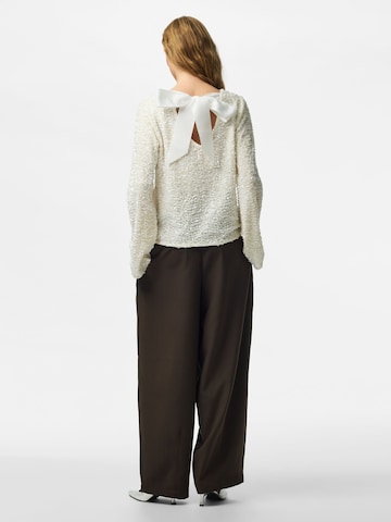PIECES Top 'KAMMY' in White