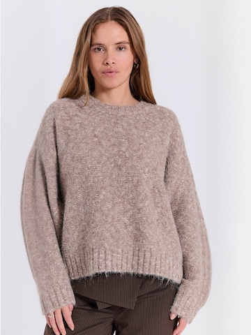 Pull-over ' Lillen ' NORR en marron : devant