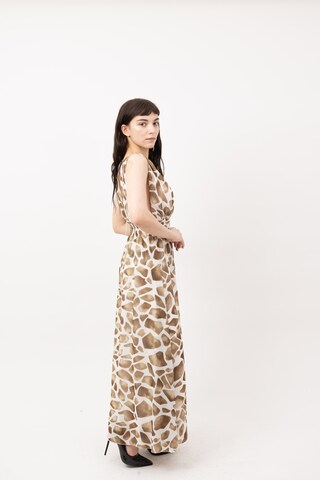 Elara Kleid in Braun