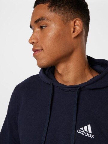 ADIDAS SPORTSWEAR Sportsweatshirt 'Essentials Fleece' i blå