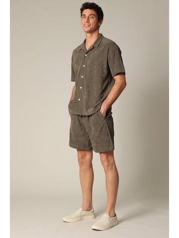 Deeluxe Shorts 'Narciso' in Braun: Vorderseite