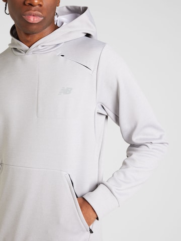 new balance - Sweatshirt de desporto em cinzento