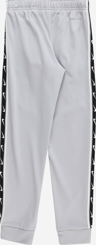 Nike Sportswear - Tapered Pantalón en gris