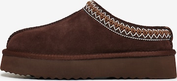 Loungeable Slippers in Brown: front