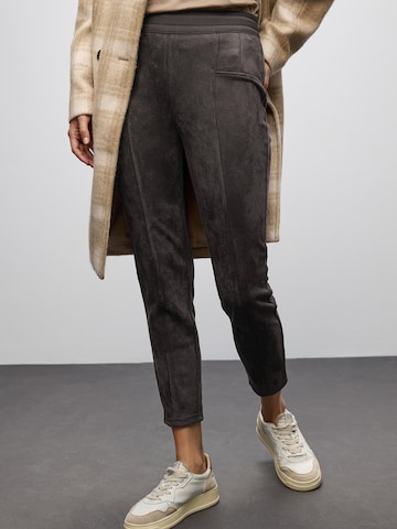 Effilé Pantalon 'Hope' STREET ONE en noir : devant