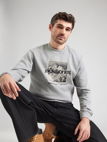 Sweat-shirt 'JCOFLARE' JACK & JONES en gris : devant