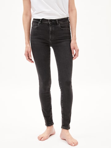 ARMEDANGELS Skinny Jeans 'Tilla' in Zwart: voorkant