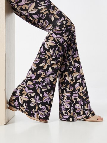 Flared Pantaloni 'SLOW DANCE' di CATWALK JUNKIE in lilla