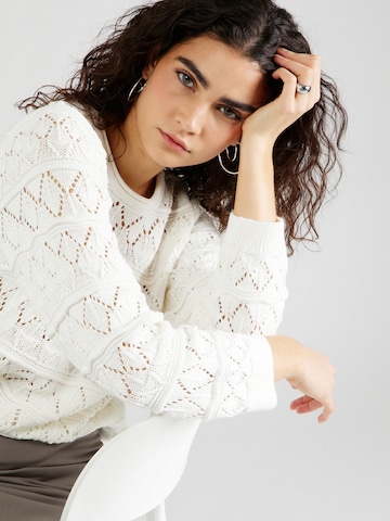 OBJECT Sweater in White