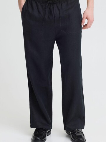 Loosefit Pantalon chino Casual Friday en noir : devant